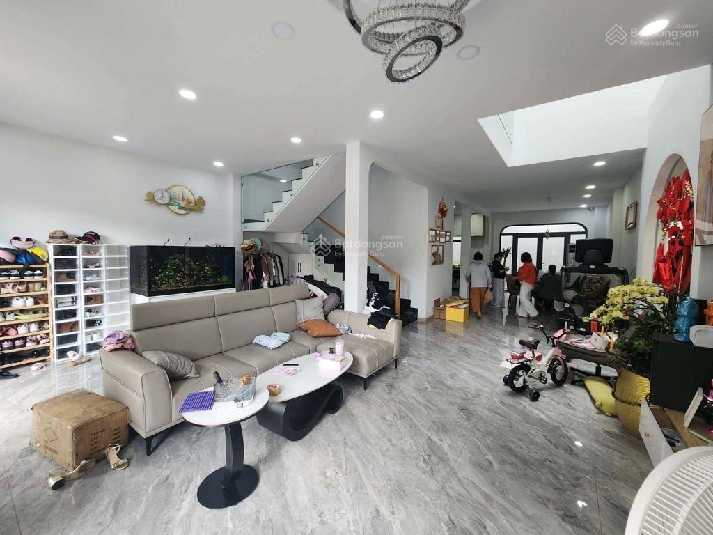 Bán nhà gần mặt phố 145m2, 15,7 tỷ, nguyễn thị thập, view đẹp, siêu hot
