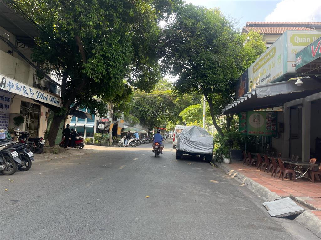 Bán bt 300m2, giá cực chất 30 tỷ, view đẹp tại đường số 79, tân quy, q7, hcm gần q1, q4, q5