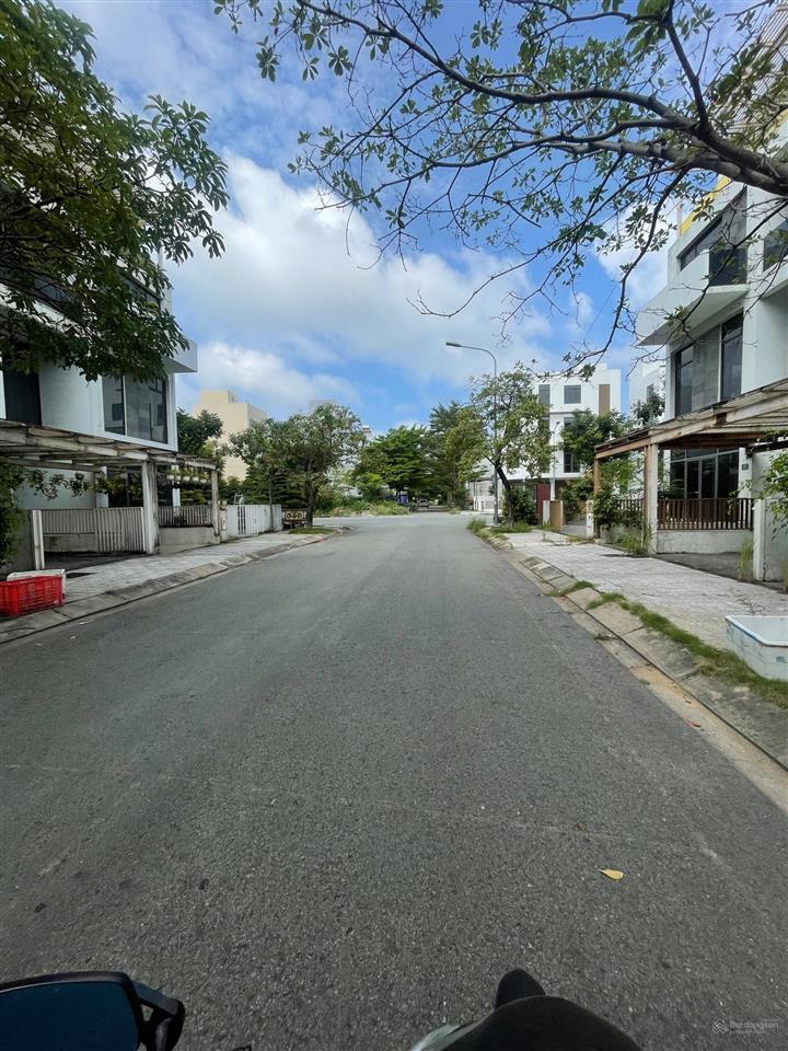 Bán gấp nhà quận 2, đường trương văn bang, 4 tầng, 7x20m, 16 tỷ