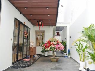 Biệt thự đẹp ở trung tâm quận 7. đường nguyễn thị thập, 18,8 tỷ, 180m2, hàng hot nh thị trường