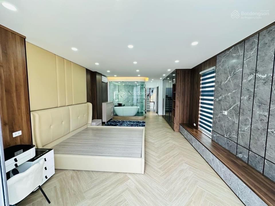 Bán nhà ngọc lâm, bồ đề 60m2, 7 tầng, gara, thang máy, lô góc thoáng, kd nhỏ, tặng nội thất. 19 tỷ
