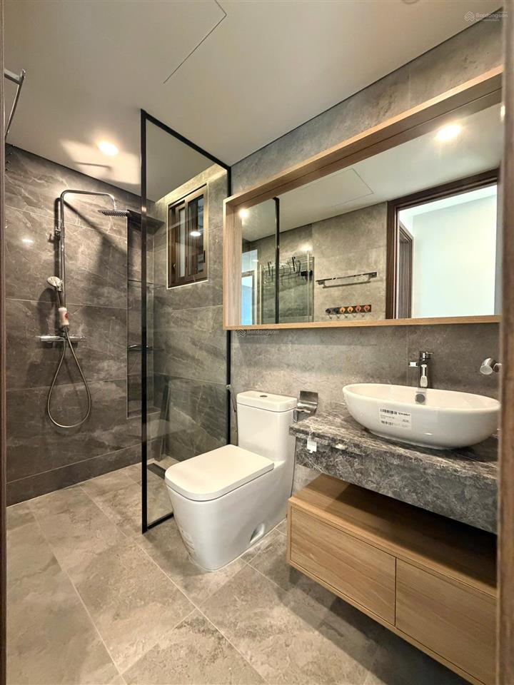 Nhà mới lầu cao vào ở ngay 2pn midtown the peak phú mỹ hưng  0939 770 *** em đạt