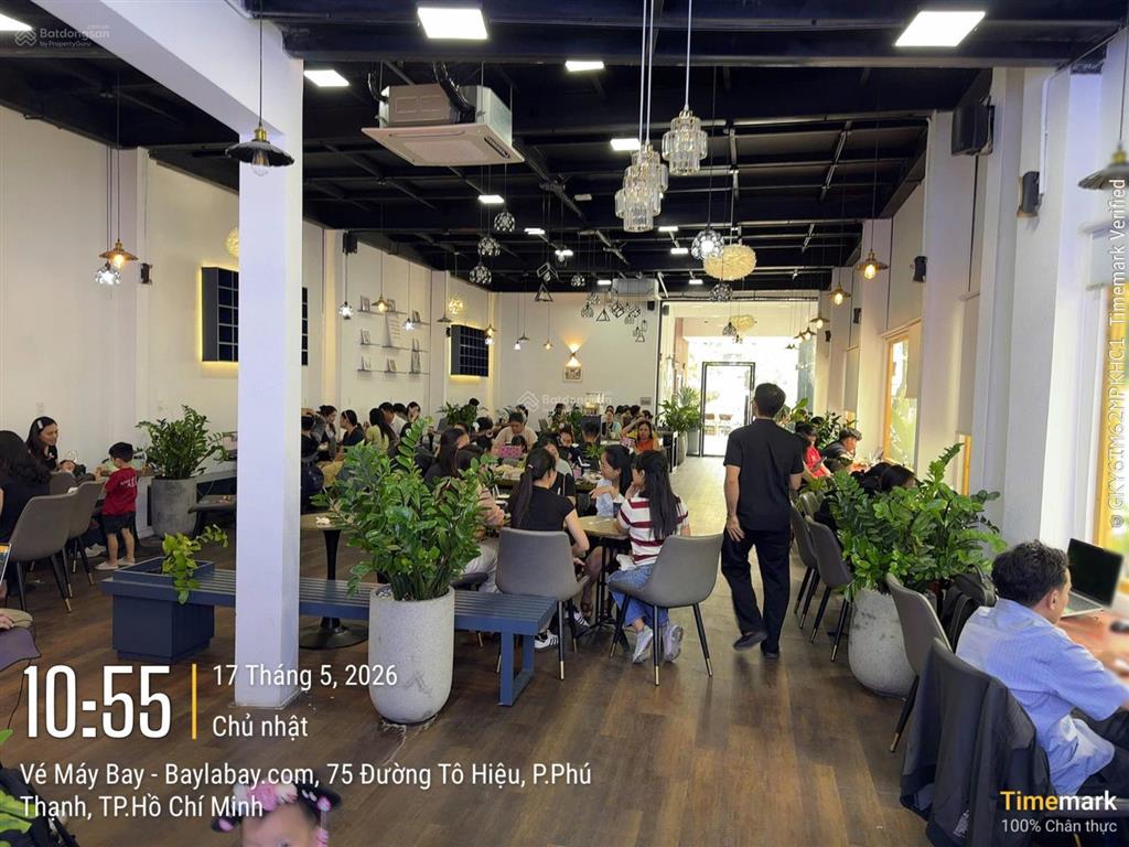 Sang quán cafe (10x30), căn góc ngay lối vào duy nhất của chung cư, giá thuê 50, còn 6 phòng ở trên