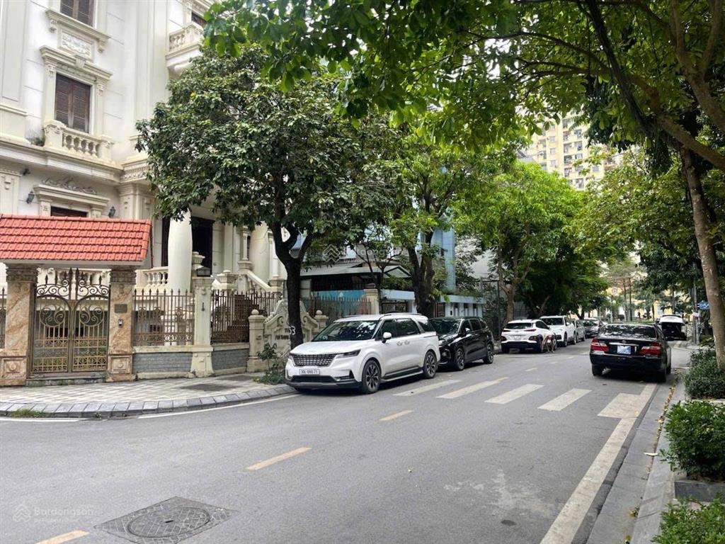 Bán biệt thự 4 tầng. dt 217 m2. vườn đào tây hồ hà nội