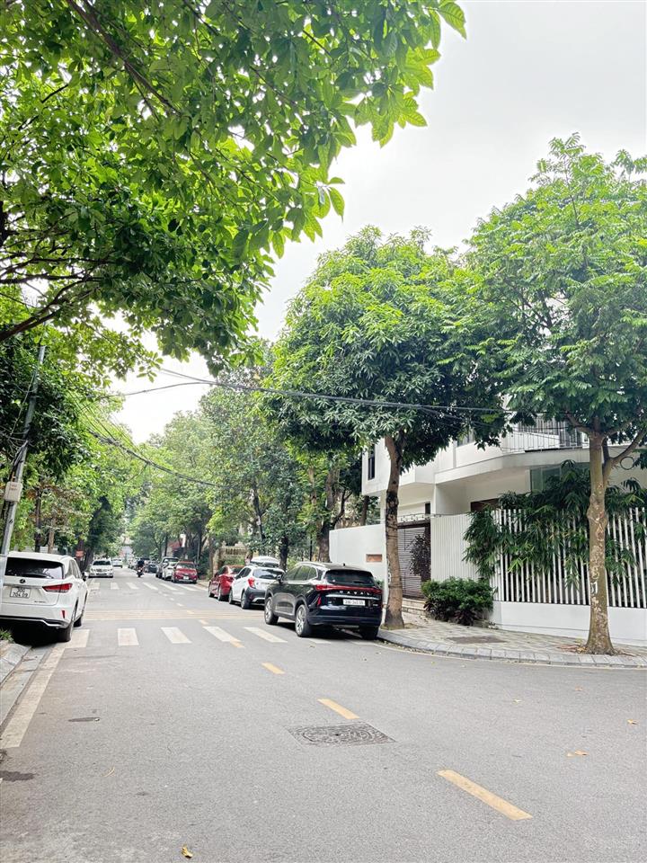 Bán biệt thự 4 tầng. dt 217 m2. vườn đào tây hồ hà nội