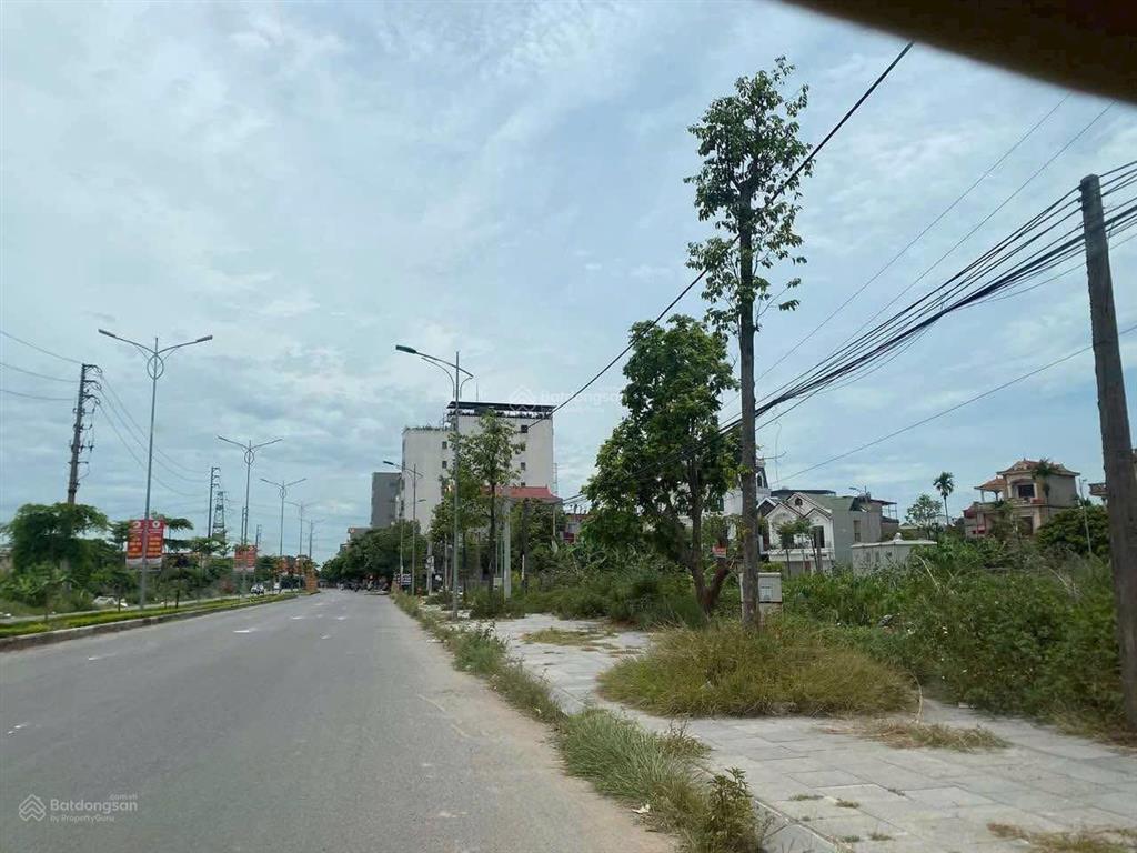 Chính chủ cần bán lô đất mặt tiền 6m, xung quanh là trường học, chợ, công nhân đông đúc