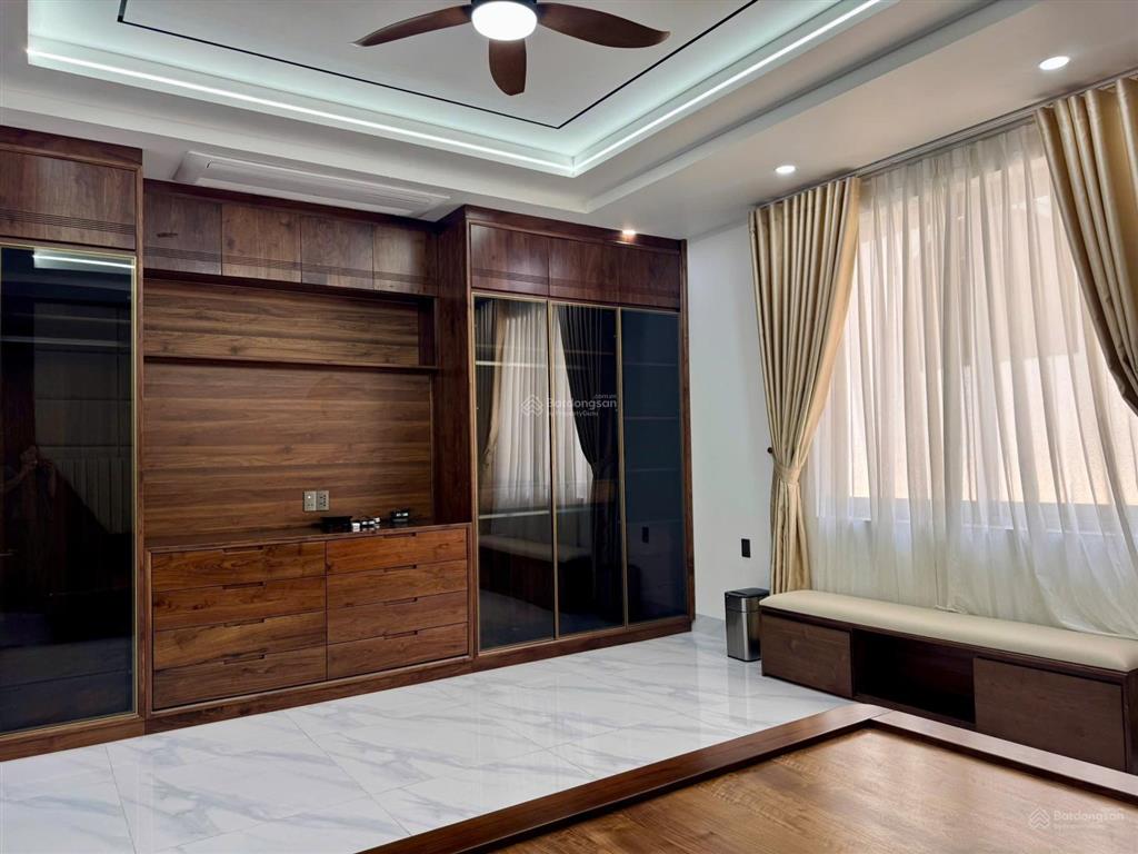 Siêu phẩm nhà phố khu tên lửa mặt tiền 6m, có thang máy trái tim bình tân