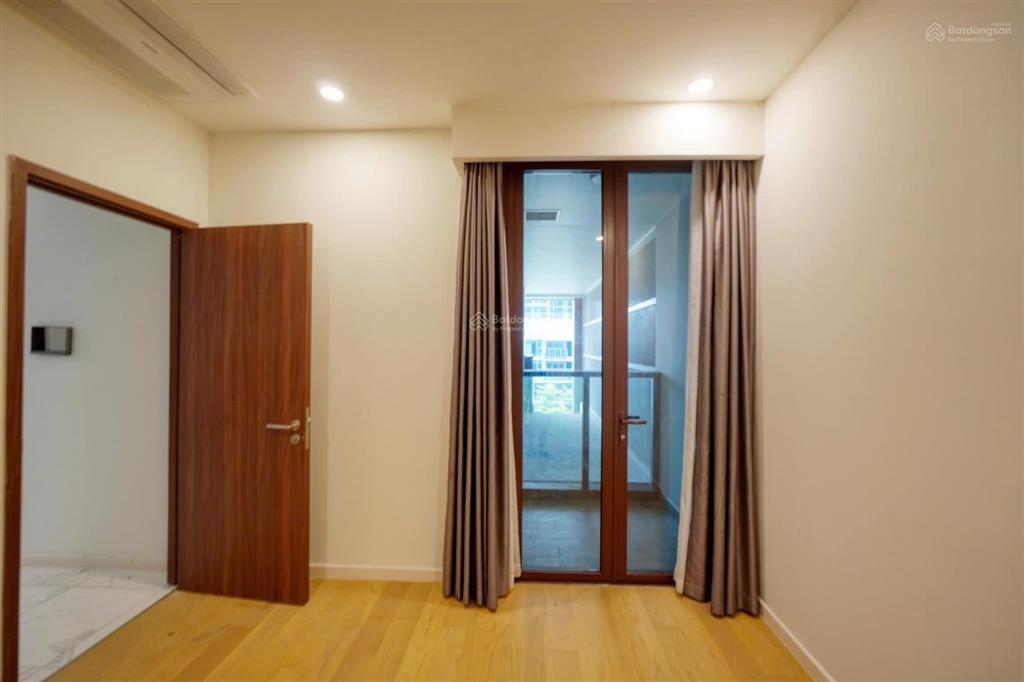 Cho thuê căn hộ 2pn the galleria  metropole view sông cầu bason chỉ 37 triệu