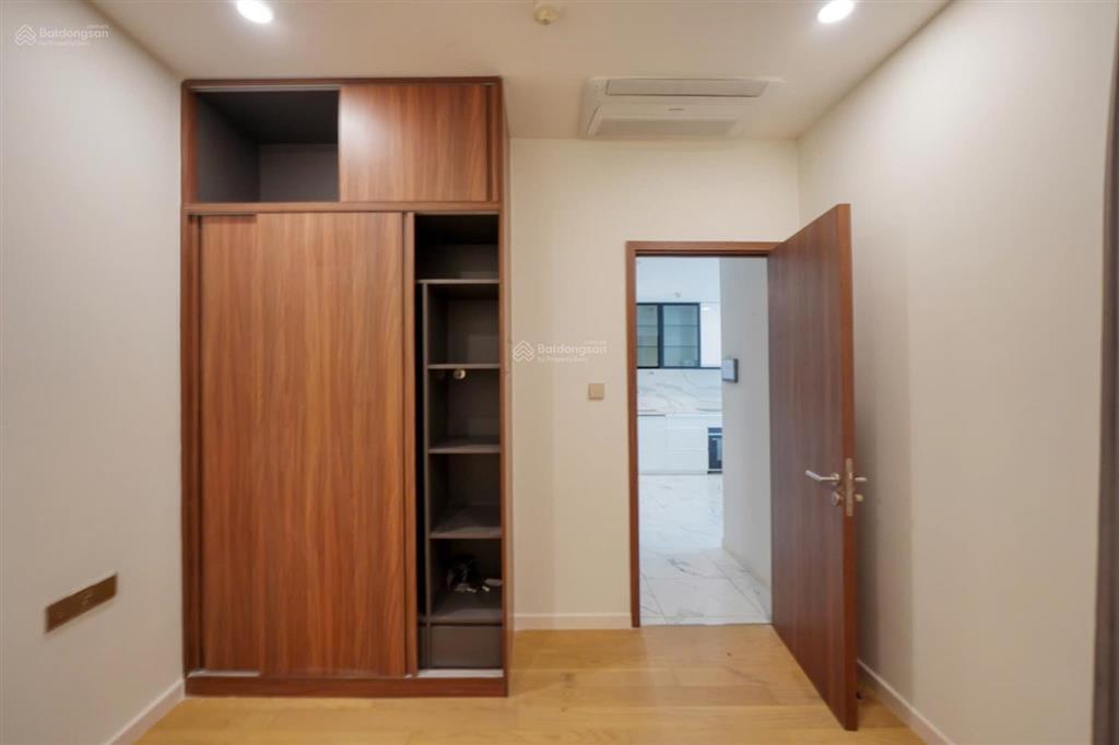 Cho thuê căn hộ 2pn the galleria  metropole view sông cầu bason chỉ 37 triệu