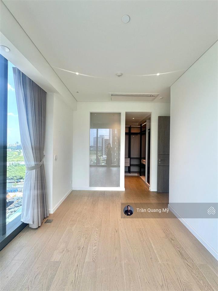 Cho thuê căn hộ 2pn, full kính từ trần tới sàn, căn hộ góc view rất đẹp 46tr/tháng