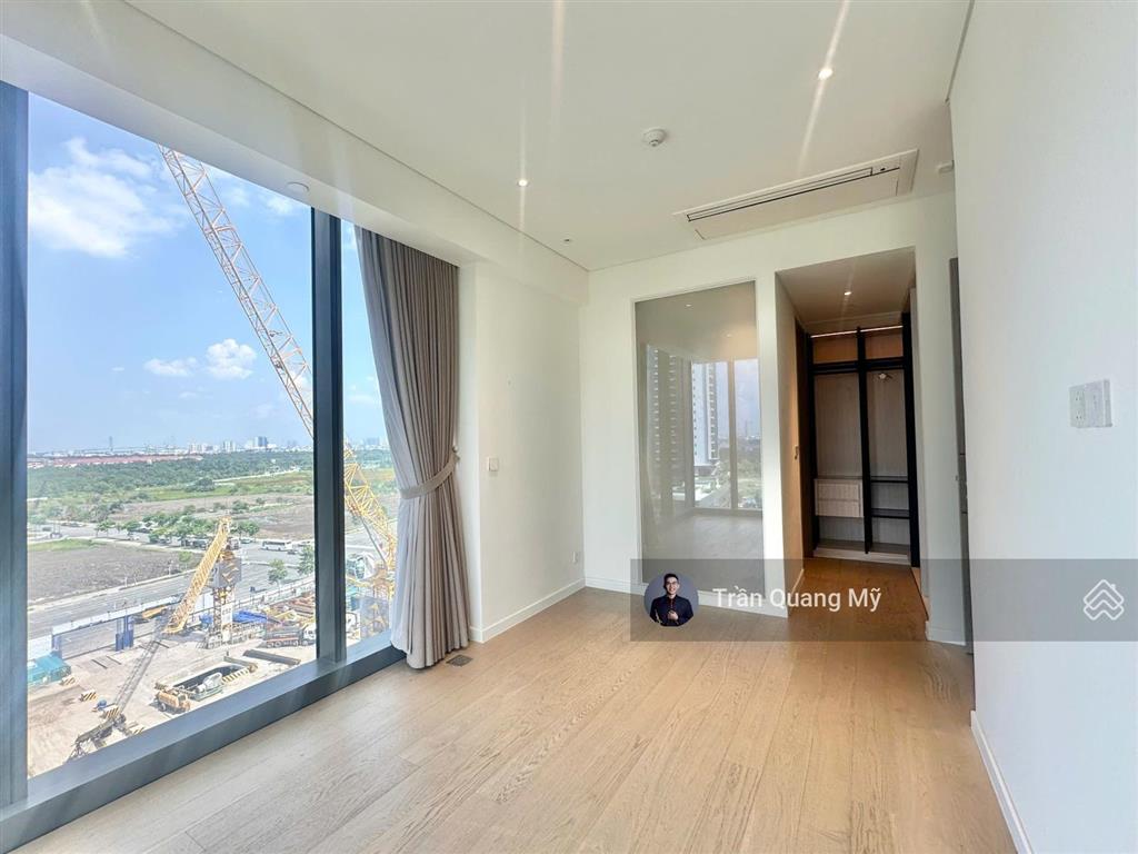 Cho thuê căn hộ 2pn, full kính từ trần tới sàn, căn hộ góc view rất đẹp 46tr/tháng