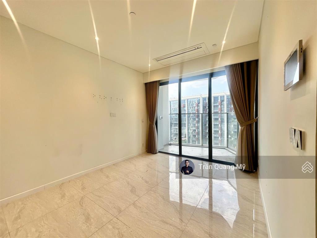 Cho thuê căn hộ 2pn, full kính từ trần tới sàn, căn hộ góc view rất đẹp 46tr/tháng