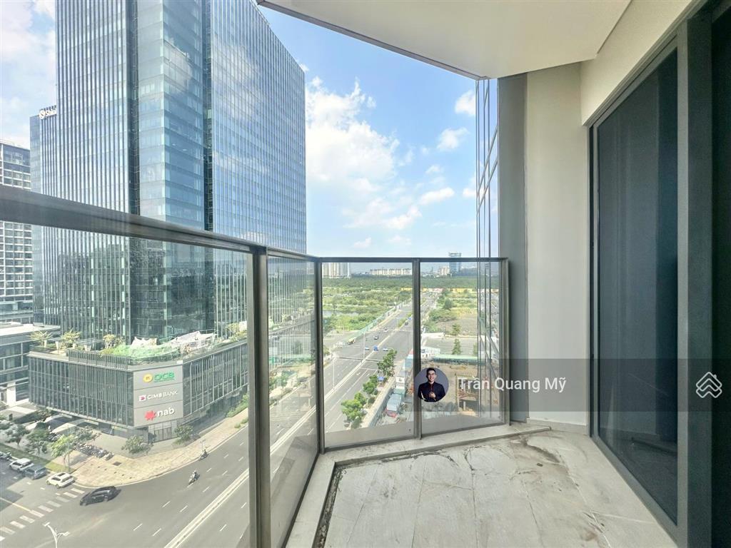 Cho thuê căn hộ 2pn, full kính từ trần tới sàn, căn hộ góc view rất đẹp 46tr/tháng