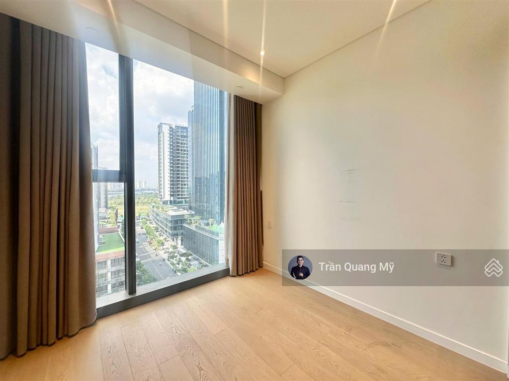 Cho thuê căn hộ 2pn, full kính từ trần tới sàn, căn hộ góc view rất đẹp 46tr/tháng