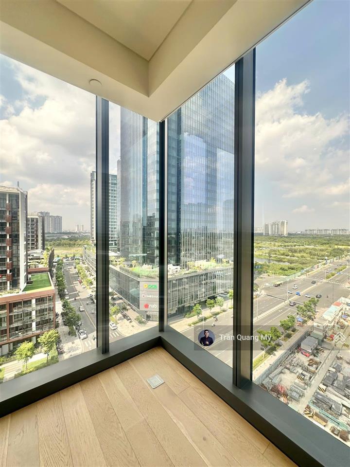 Cho thuê căn hộ 2pn, full kính từ trần tới sàn, căn hộ góc view rất đẹp 46tr/tháng