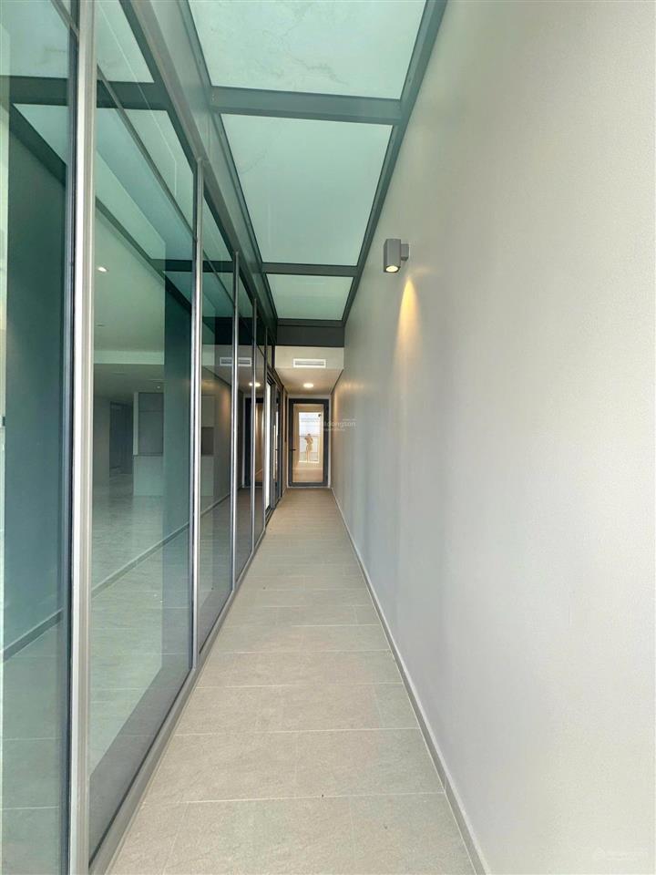 2pn diện tích cực lớn tới 128m2, nội thất cơ bản, view quận 1 cho thuê giá 50tr/tháng