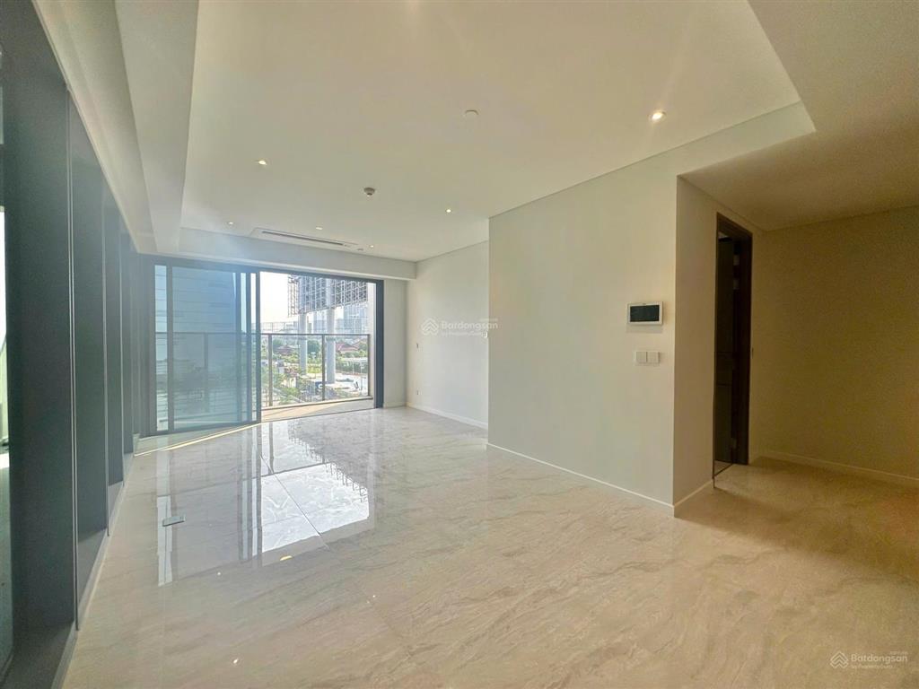 2pn diện tích cực lớn tới 128m2, nội thất cơ bản, view quận 1 cho thuê giá 50tr/tháng