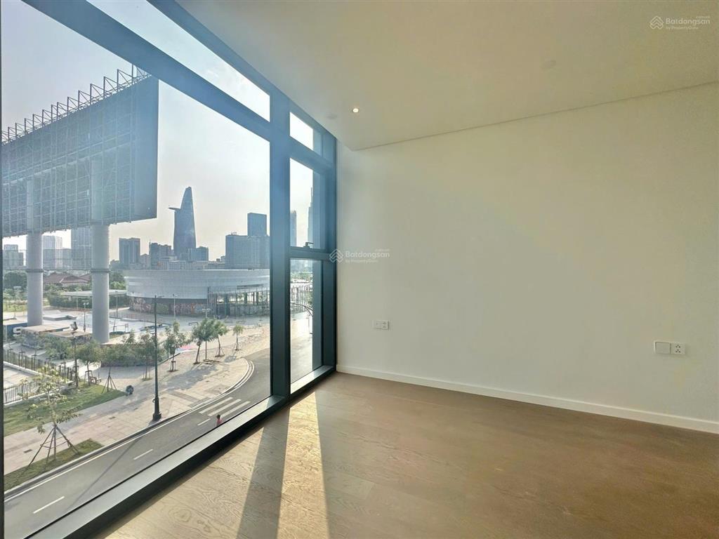 2pn diện tích cực lớn tới 128m2, nội thất cơ bản, view quận 1 cho thuê giá 50tr/tháng