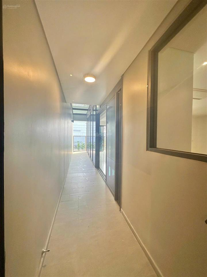 2pn diện tích cực lớn tới 128m2, nội thất cơ bản, view quận 1 cho thuê giá 50tr/tháng