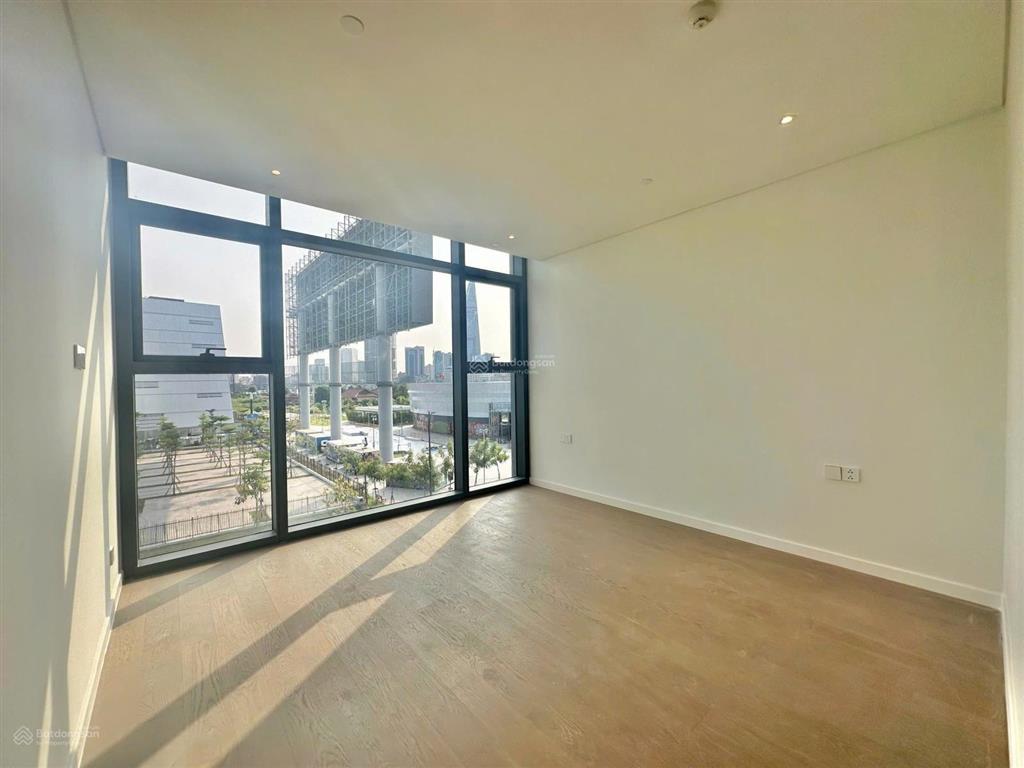 2pn diện tích cực lớn tới 128m2, nội thất cơ bản, view quận 1 cho thuê giá 50tr/tháng