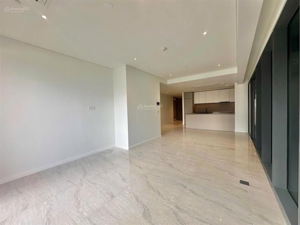 2pn diện tích cực lớn tới 128m2, nội thất cơ bản, view quận 1 cho thuê giá 50tr/tháng