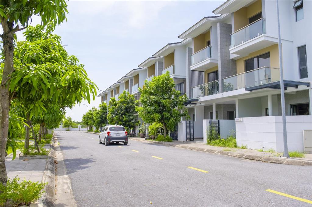 Chính chủ gửi căn lk trục thông beomes hướng nam siêu mát ngay cổng vào. giá 3,9x tỷ