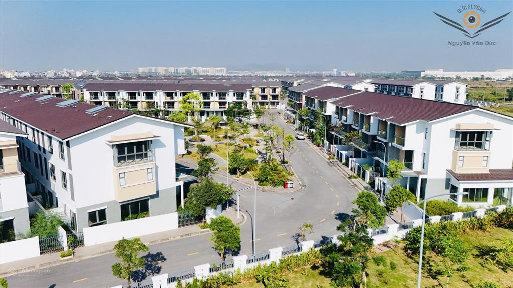 Chính chủ gửi căn lk trục thông beomes hướng nam siêu mát ngay cổng vào. giá 3,9x tỷ
