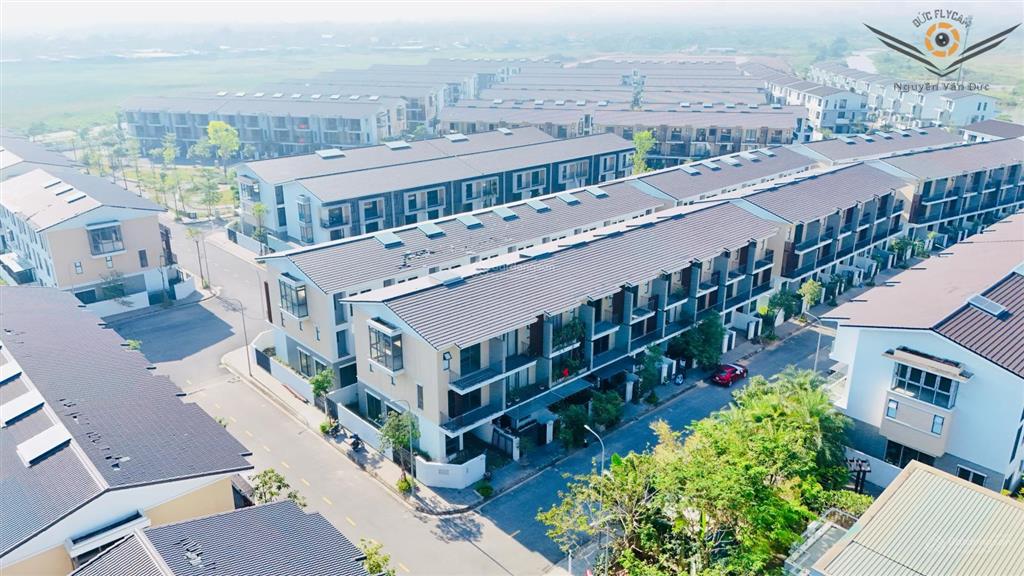 Chính chủ gửi căn lk trục thông beomes hướng nam siêu mát ngay cổng vào. giá 3,9x tỷ