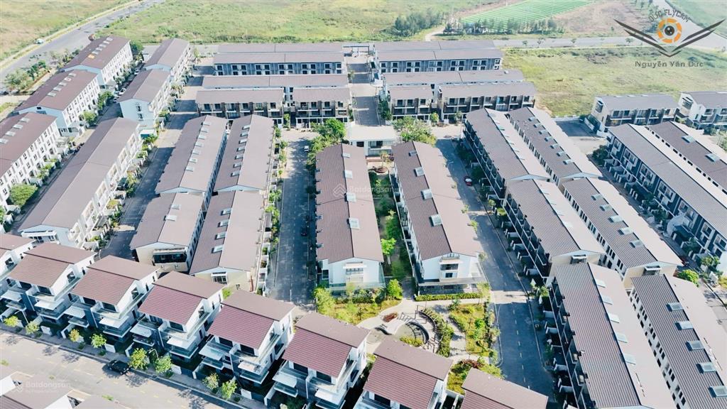 Chính chủ gửi căn lk trục thông beomes hướng nam siêu mát ngay cổng vào. giá 3,9x tỷ