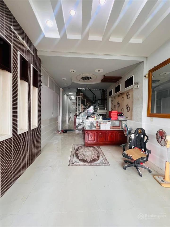 Bán nhà trung tâm tp cần thơ, mặt tiền chợ 586 , diện tích 75m2 , 4 tầng . 7tỷ5