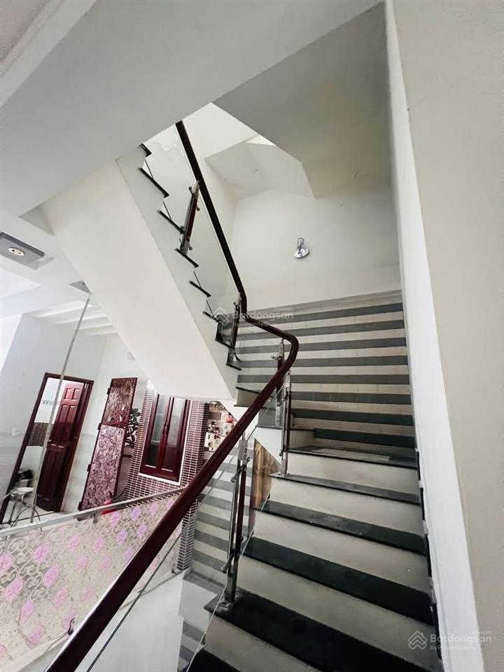 Bán nhà trung tâm tp cần thơ, mặt tiền chợ 586 , diện tích 75m2 , 4 tầng . 7tỷ5