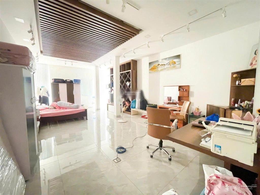 Cho thuê nhà đẹp 3 tầng mặt tiền đường số tân quy q7