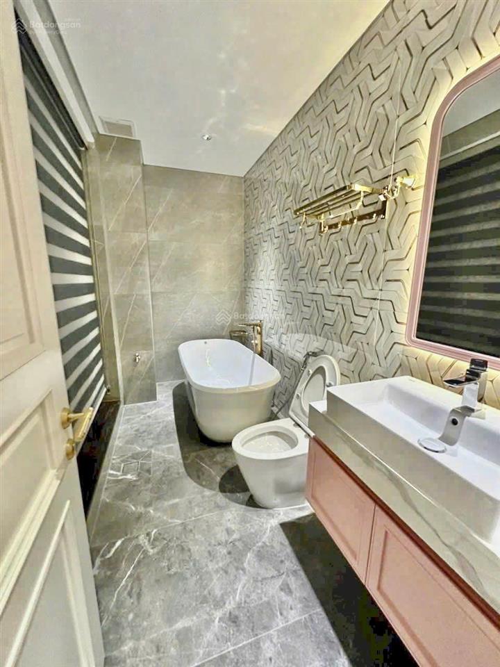 Cho thuê nhà đẹp full nội thất mặt tiền đường số tân quy q7