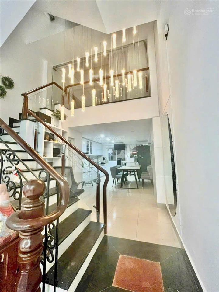 Cho thuê nhà đẹp full nội thất mặt tiền đường số tân quy q7