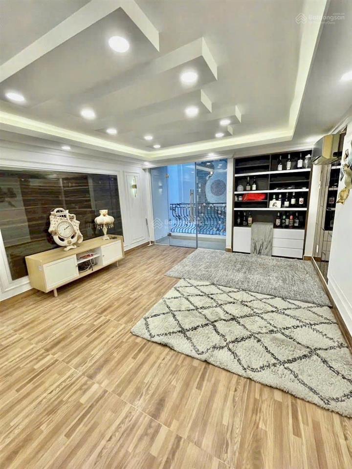 Cho thuê nhà đẹp full nội thất mặt tiền đường số tân quy q7