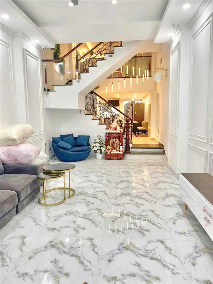 Cho thuê nhà đẹp full nội thất mặt tiền đường số tân quy q7