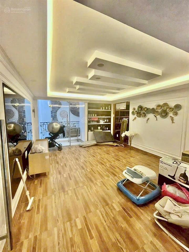 Cho thuê nhà đẹp full nội thất mặt tiền đường số tân quy q7
