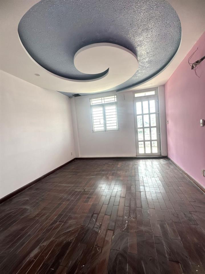 Nhà Có PN Trệt Cho Ba Mẹ – Ô Tô Đỗ Cửa Linh Chiểu – 94m² Giá Tốt 7 Tỷ - Sân vườn