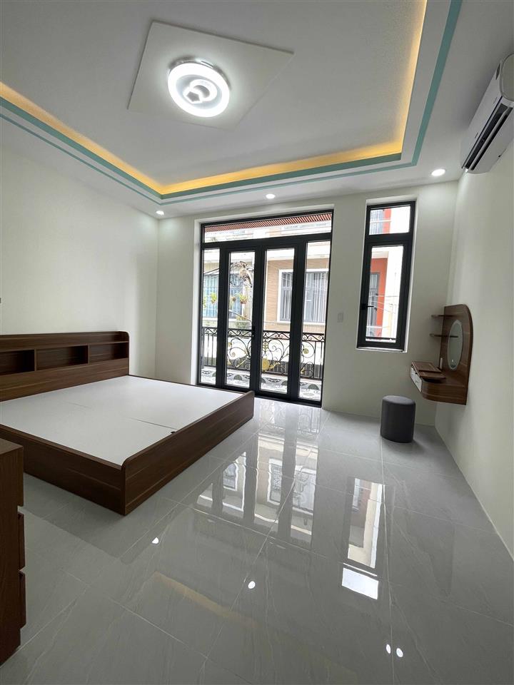 Nhà Đẹp Bình Chiểu Gần Chợ Đầu Mối Thủ Đức – 4 Tầng, 4 Phòng Ngủ – Hẻm Xe Hơi – Chỉ 5.65