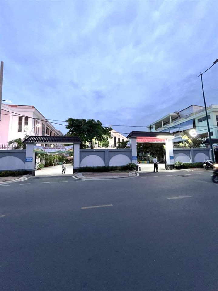 Bán Nhà QL13, Hiệp Bình Phước 50m², Ngang 5m Nở Hậu, 3 Tầng, Ô Tô Vào Nhà – 4,99 Tỷ