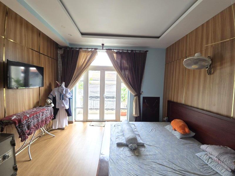 Giảm 3 Tỷ, Biệt Thự Lê Văn Chí 140m², Gara Ô Tô, Chỉ 13 Tỷ Gần Metro Thủ Đức, Linh Trung