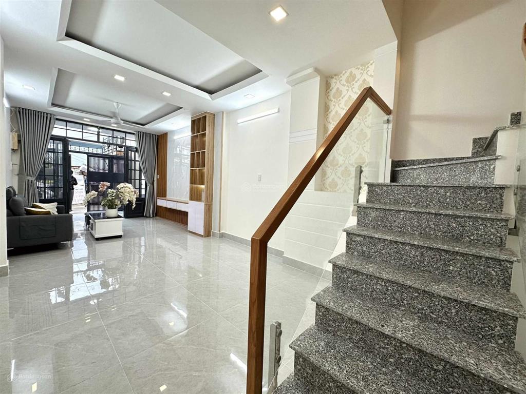 Nhà đẹp ở ngay diện tích đất 68m2 hxh ngay phan đăng lưu bình thạnh, chỉ nhỉnh 8 tỷ