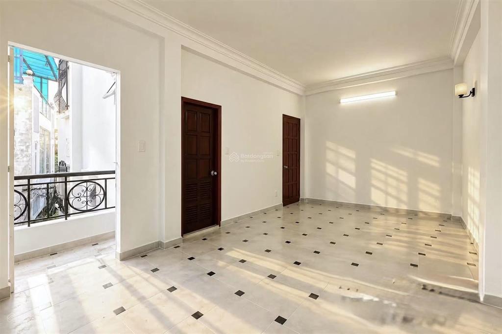 Nhà đẹp 4 tầng lô góc thoáng hxh gần chợ bà chiểu  70m2  chỉ nhỉnh 10 tỉ tl
