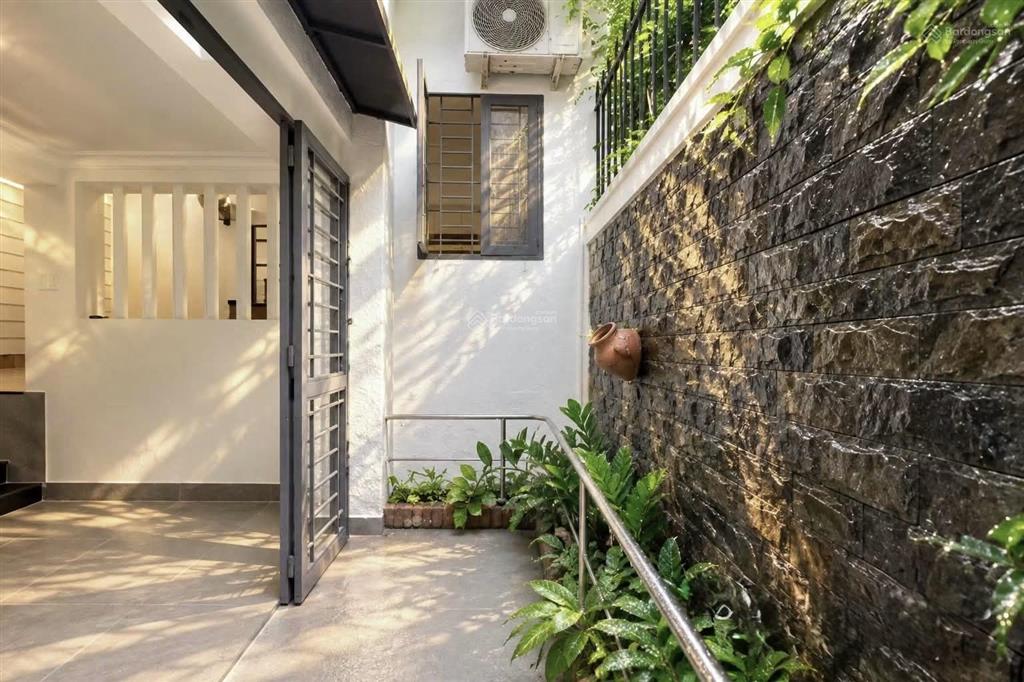 Nhà đẹp 4 tầng lô góc thoáng hxh gần chợ bà chiểu  70m2  chỉ nhỉnh 10 tỉ tl