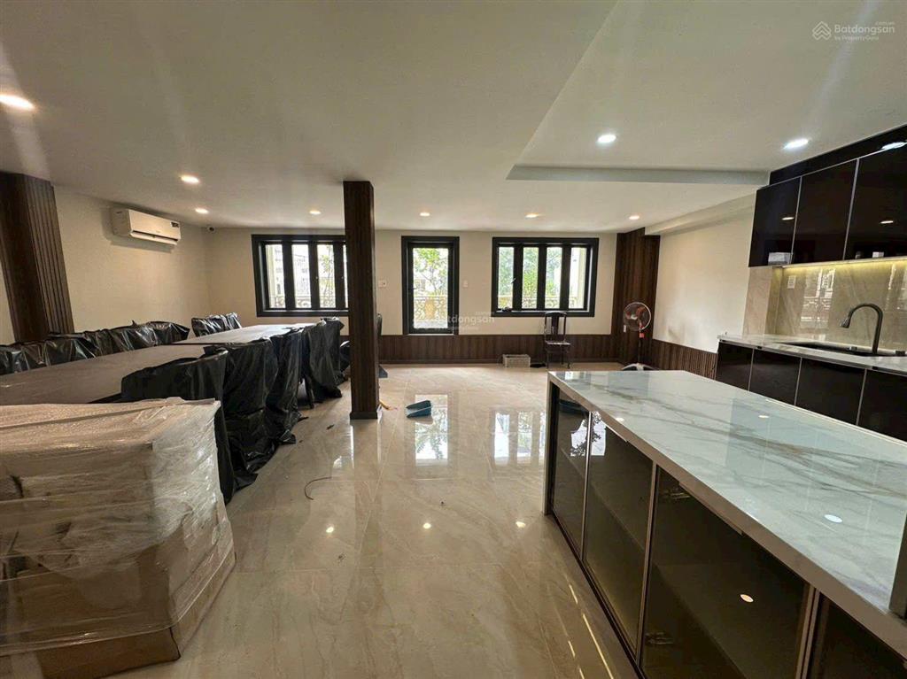 Biệt thự mini tt quận 5 cách mặt tiền vài bước, 83m ngang 7,6m 5 tầng, thang máy 20 tỷ  sân 10 ôtô