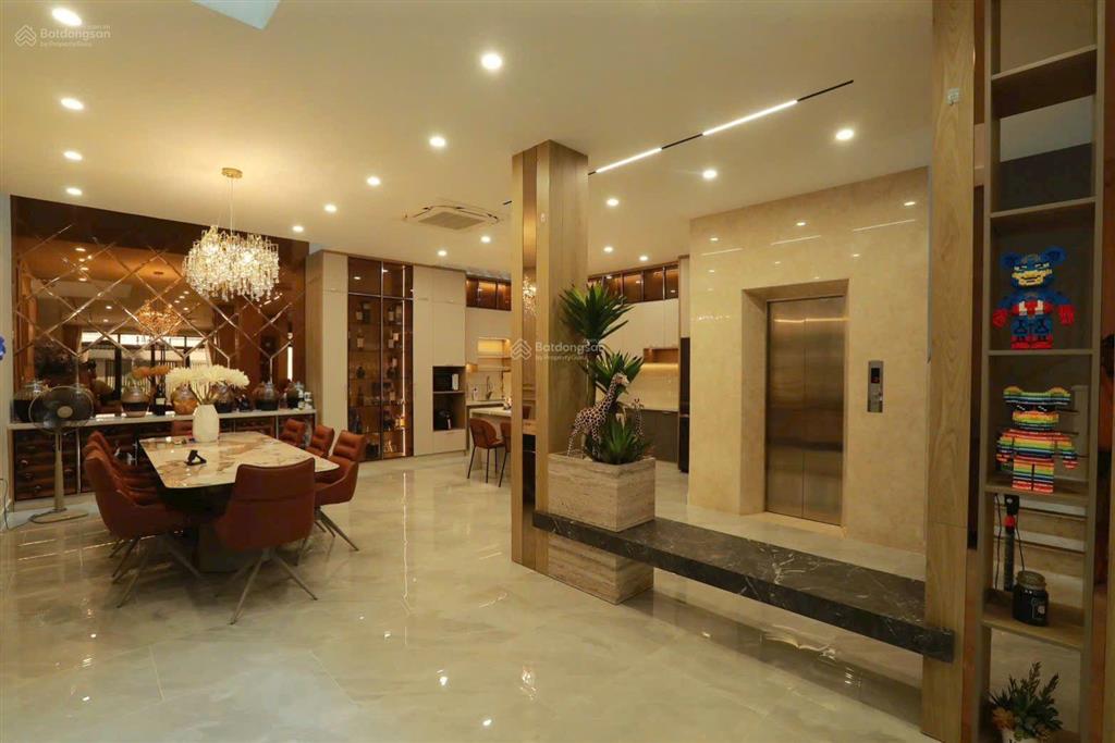 Biệt thự nữ vương đẹp mê ly, xách vali vào ở ngay, trung tâm quận 5, n8m d20m, 4 tầng chỉ 45 tỷ