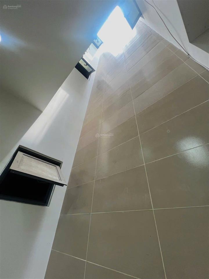 Biệt thự xinh đẹp, trước sau nhìn công viên, 5 tầng sát bên khu vip phan xích long, giá chỉ 25 tỷ