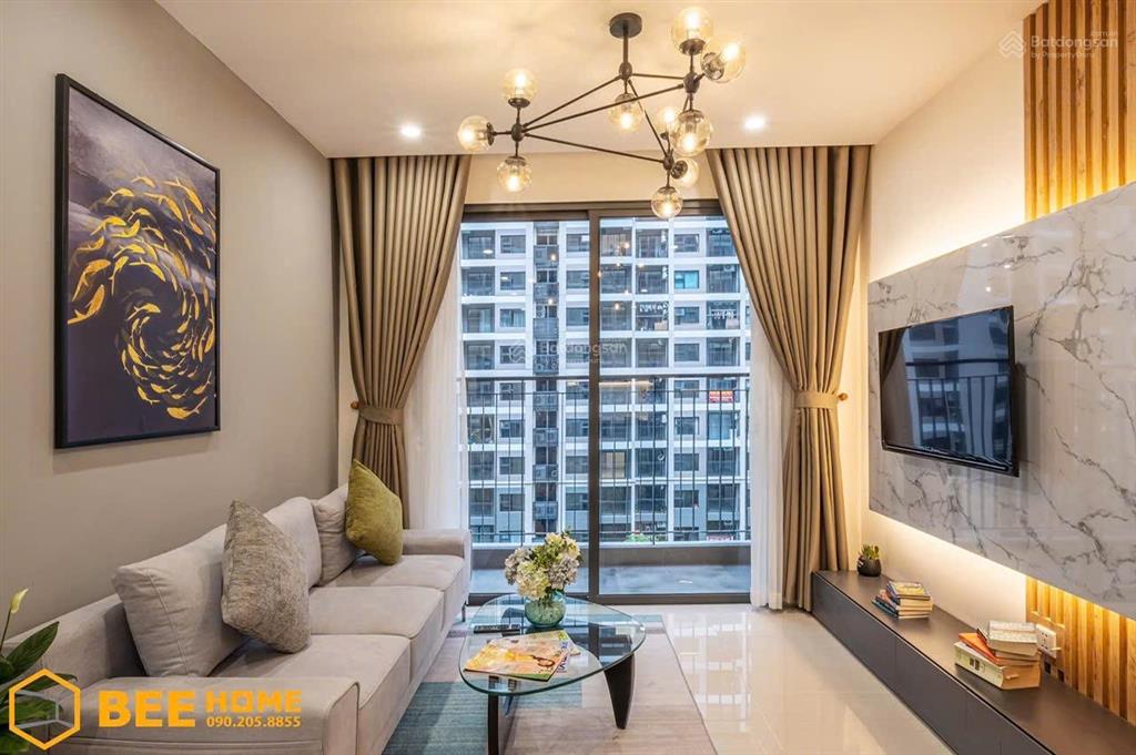 Chính chủ cần bán căn 2 ngủ 1 vs, đầy đủ nội thất cao cấp mới làm, view đẹp tầng trung, sẵn sổ.