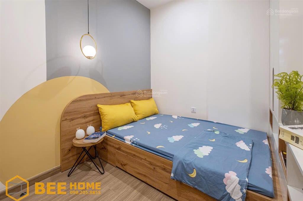 Chính chủ cần bán căn 2 ngủ 1 vs, đầy đủ nội thất cao cấp mới làm, view đẹp tầng trung, sẵn sổ.