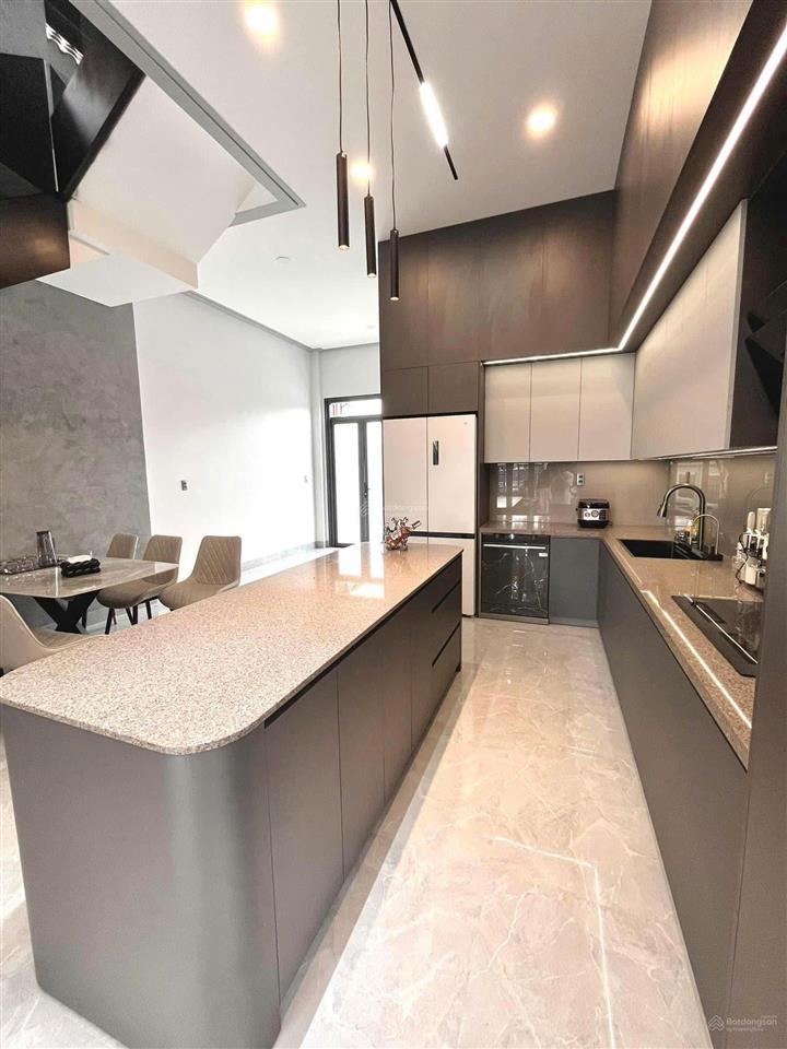Bán căn 1n paris tầng cao, view siêu đẹp nhìn trọn công viên và bể bơi, giá chỉ 3,3 tỷ.